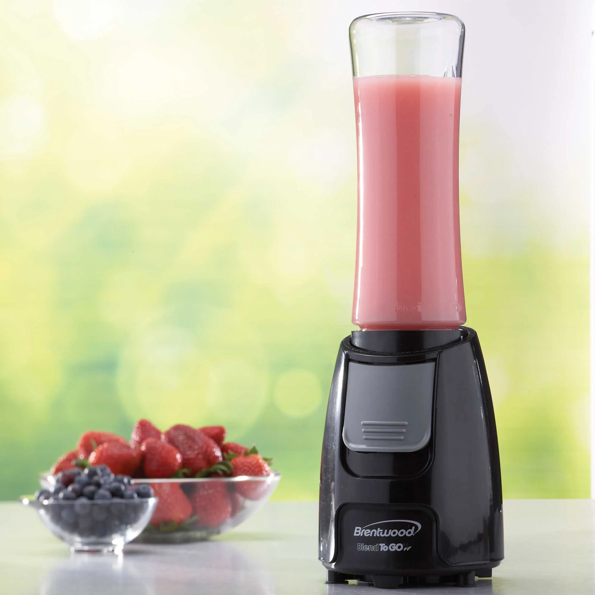 Brentwood JB-195 Blend To Go Personal Blender with Travel Cup 20oz, Black
