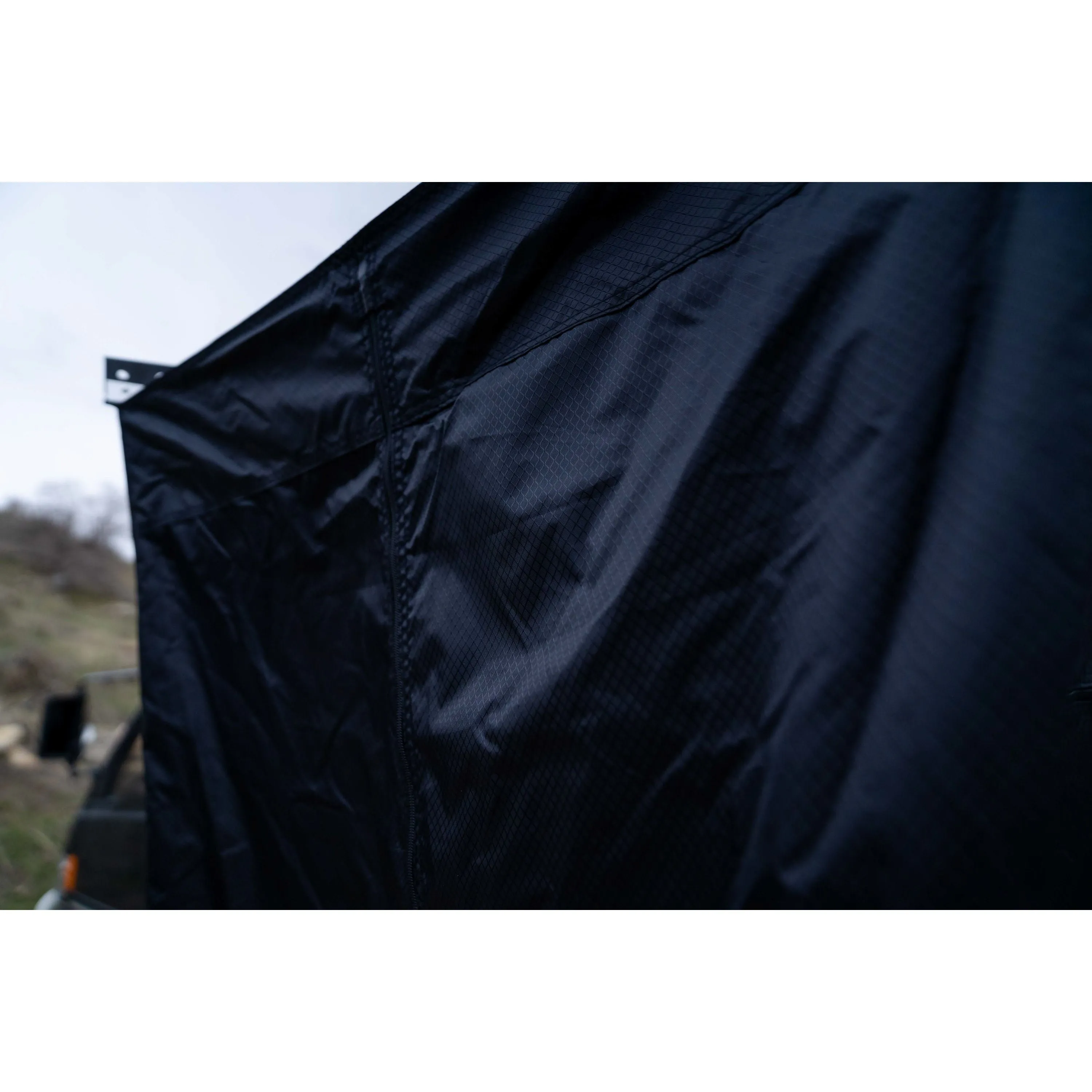 ROAM-AWN-SHOWER-BLK