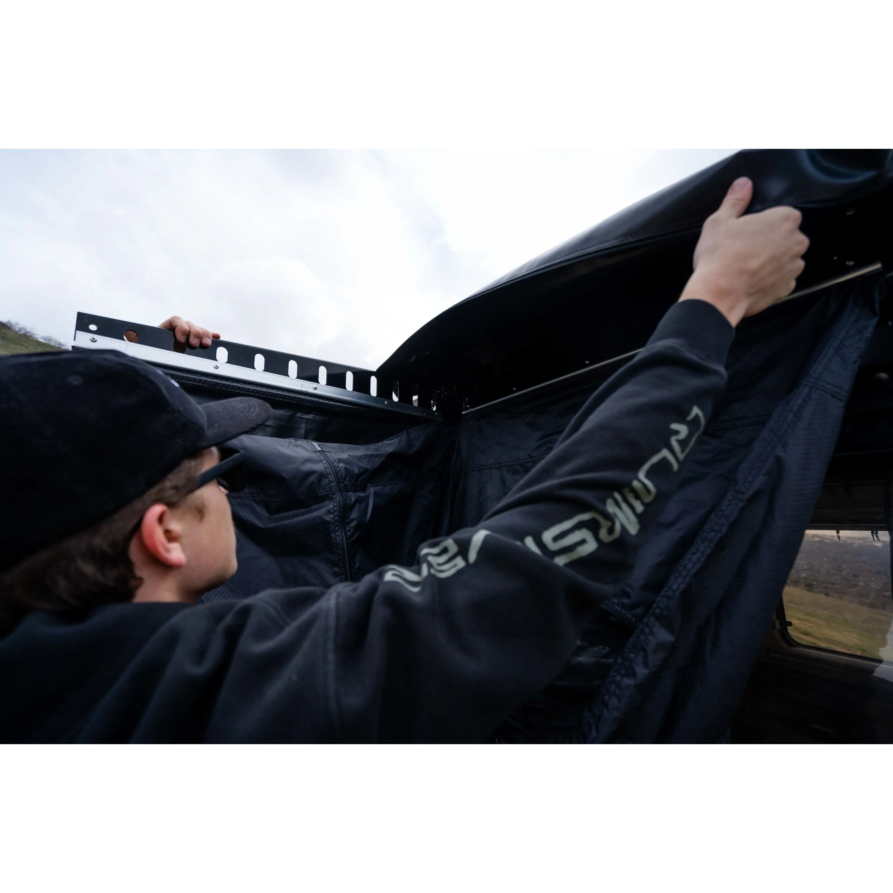 ROAM-AWN-SHOWER-BLK
